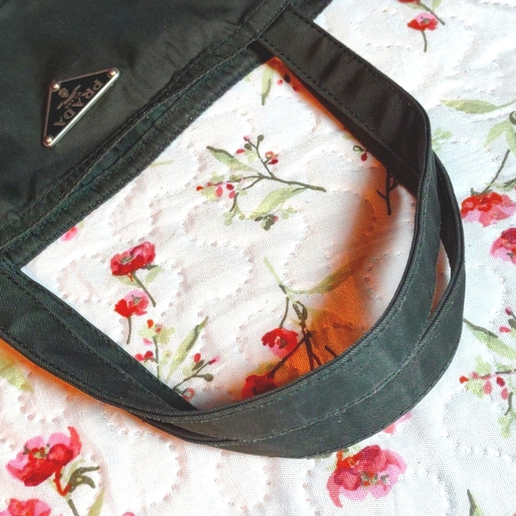 Auth. Prada Tote Bag, Excellent Vintage Condition, Rare w Mixed Media Figure - Picture 5 of 13